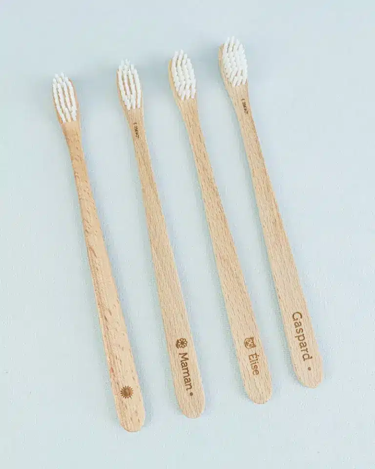 brosses à dents en bois personnalisées