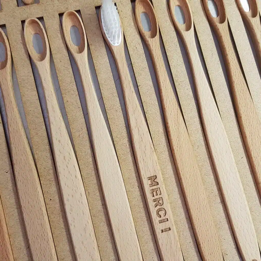 brosses à dents rechargeables en bois personnalisées