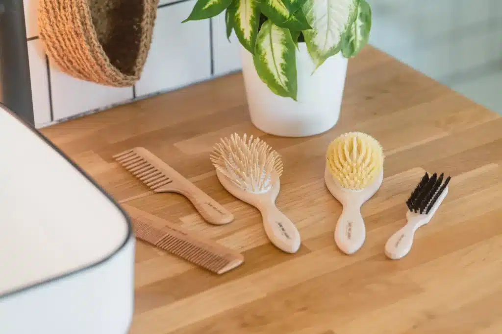comment laver sa brosse à cheveux