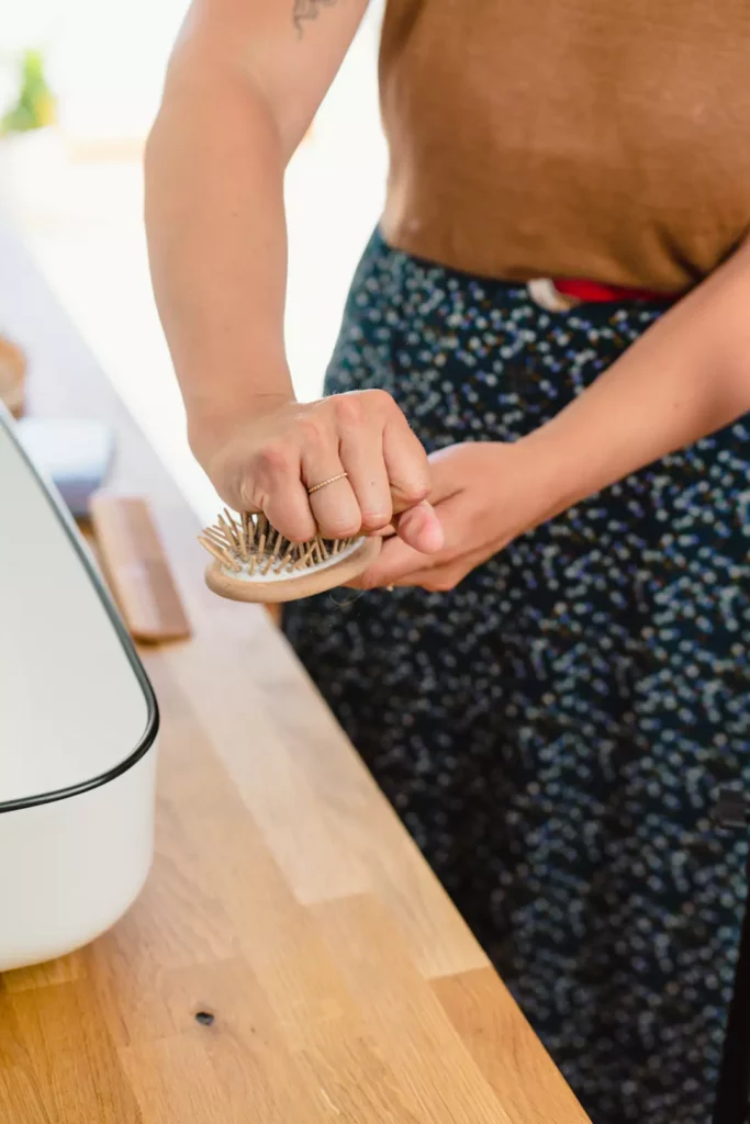 laver sa brosse à cheveux
