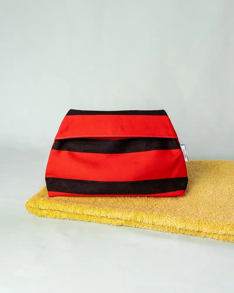 trousse de toilette rouge et noir