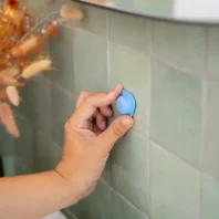 fixer-porte-savon-mural