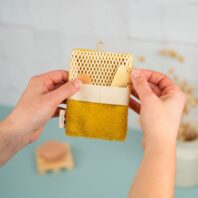 gant-sauve-savon-jaune-yves-rocher