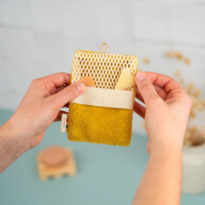 gant-sauve-savon-jaune-yves-rocher gant-sauve-savon-jaune-yves-rocher